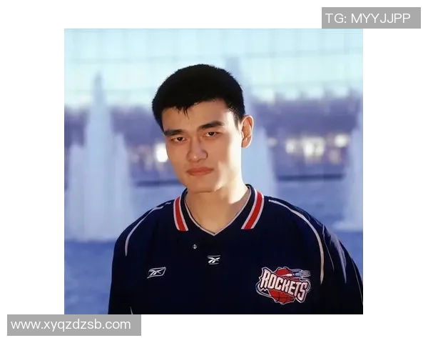 姚明乘车遭遇尴尬瞬间引发热议网友纷纷调侃身高差距成焦点