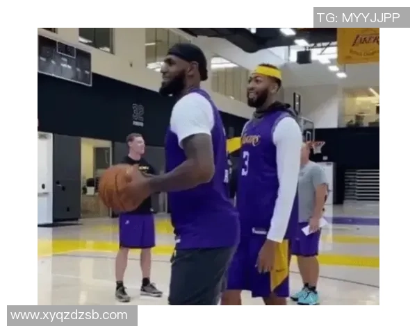 姚明在比赛中表现出色成功得分19分展现篮球巨星风采